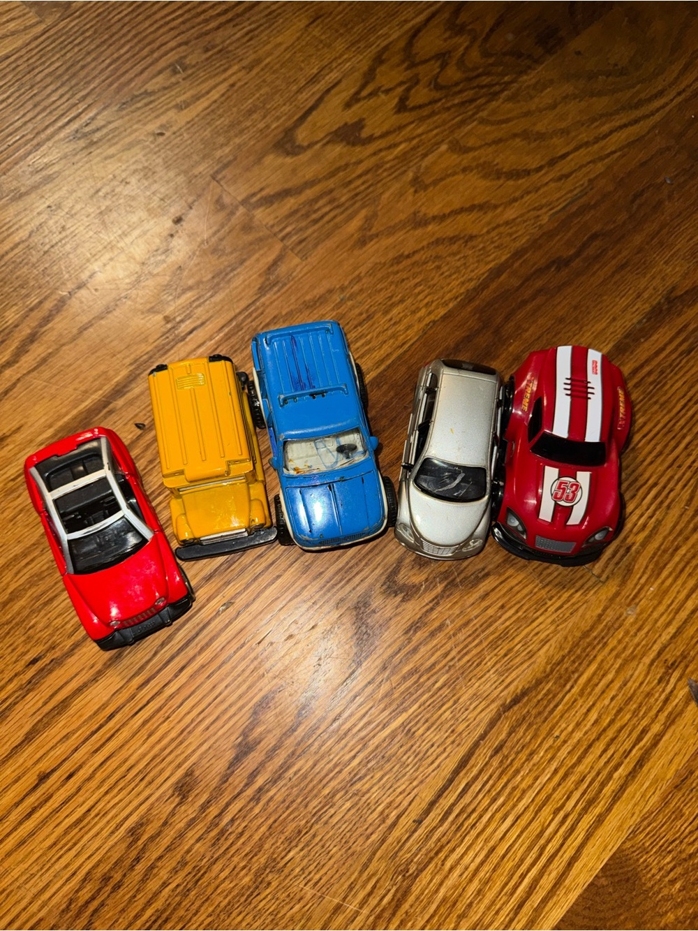 Die-Cast Vehicle Lot – Jeep, School Bus, SUV & Race Car (5)